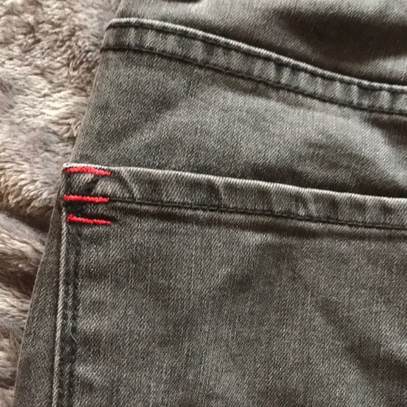 high-waisted jeans - Picture 4 of 6